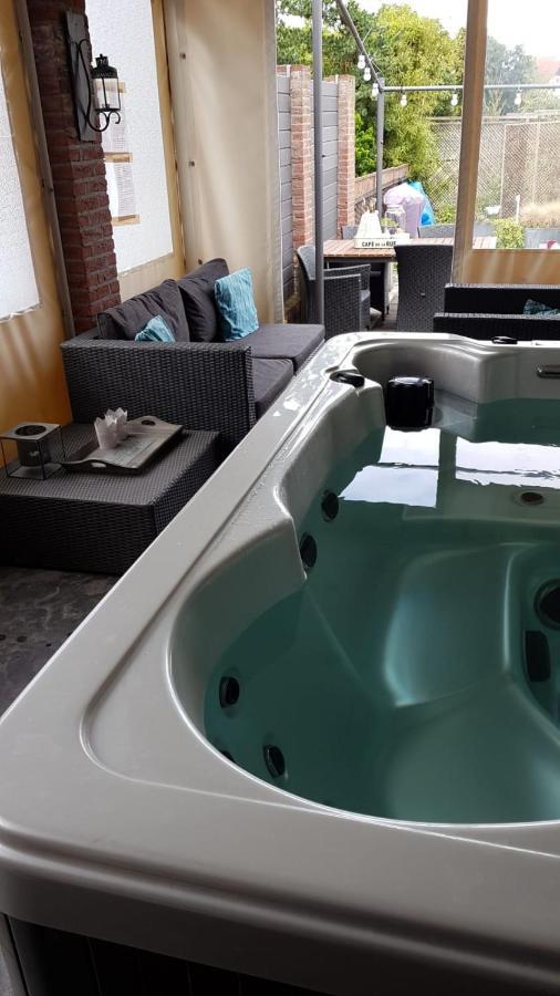 Het Gildehuis Met Sauna En Jacuzzi Stevensweert Exterior photo