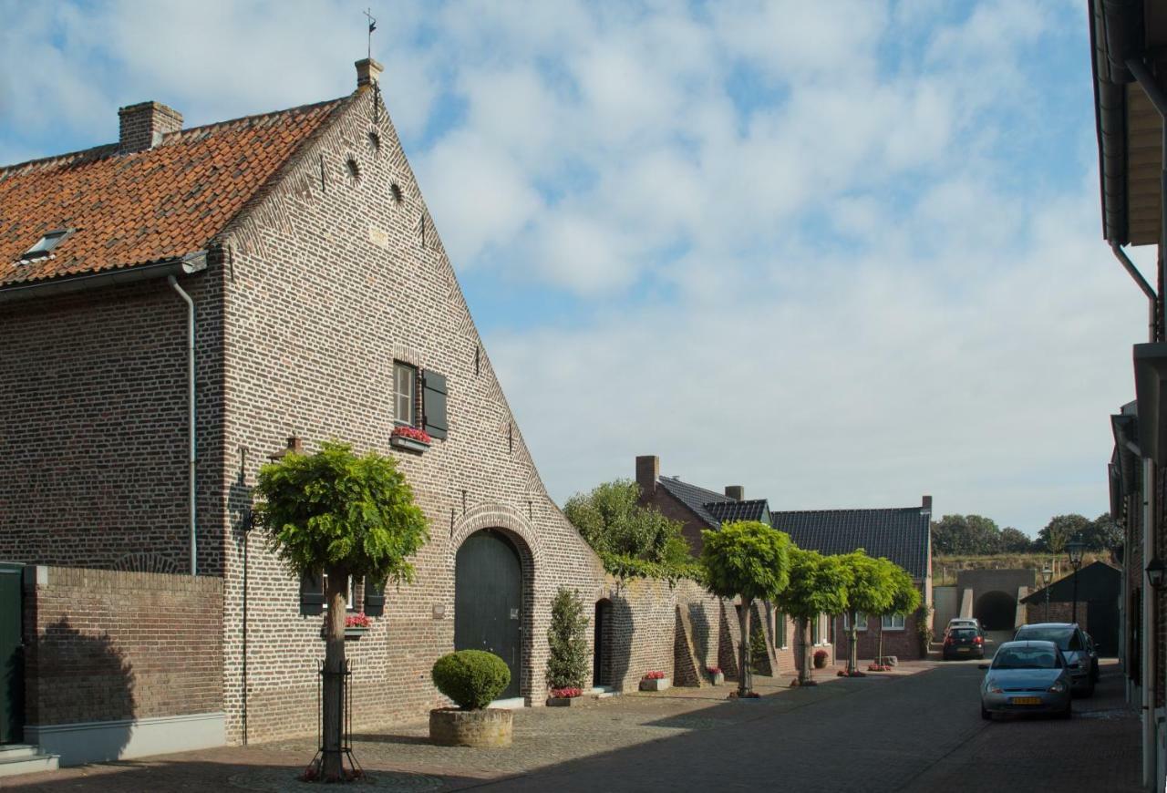 Het Gildehuis Met Sauna En Jacuzzi Stevensweert Exterior photo