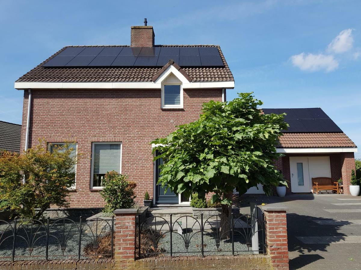 Het Gildehuis Met Sauna En Jacuzzi Stevensweert Exterior photo